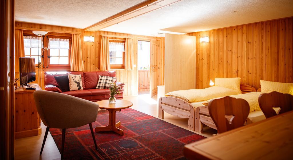 Hotel Nufenen Ulrichen Exteriör bild