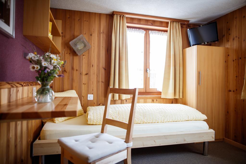 Hotel Nufenen Ulrichen Exteriör bild